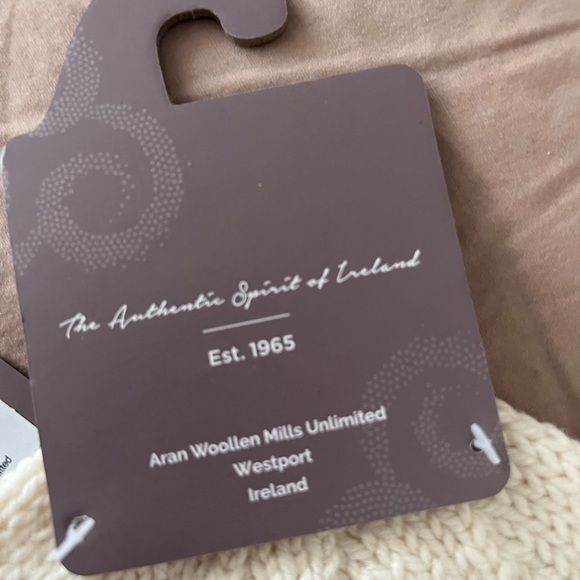 Aran woolen mills this cute hand-knit hat - Picture 3 of 7